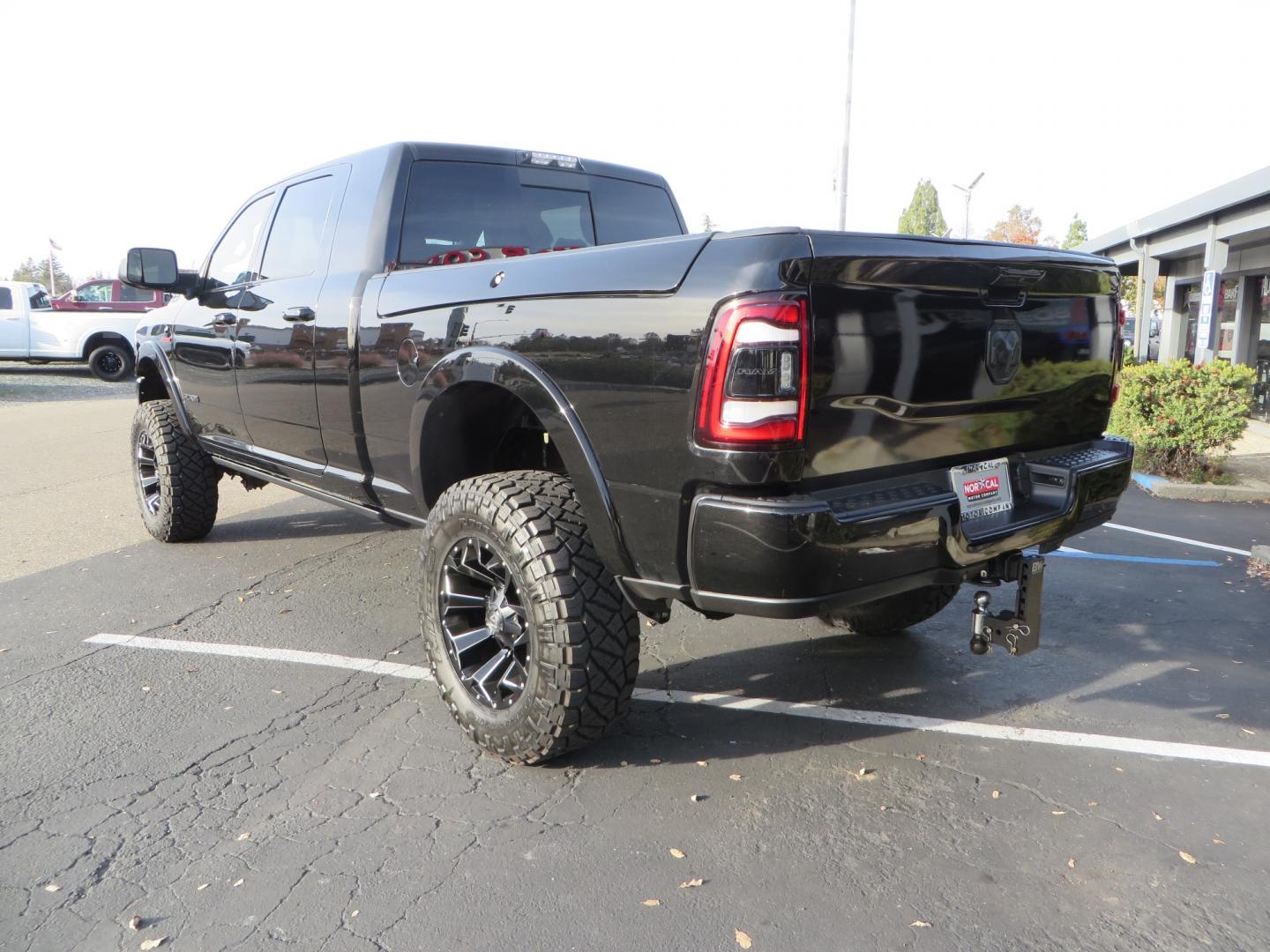 2020 BLACK /BLACK RAM 3500 Limited Mega Cab (3C63R3PLXLG) with an 6.7L I6 HO Turbo Diesel engine, Aisin 6-speed Automatic Transmission transmission, located at 2630 Grass Valley Highway, Auburn, CA, 95603, (530) 508-5100, 38.937893, -121.095482 - Photo#6